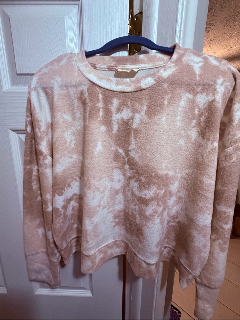 Hippie Rose• Women's Cropped Pullover Sweatshirt, Pink & White Tie-Dye Effect XL